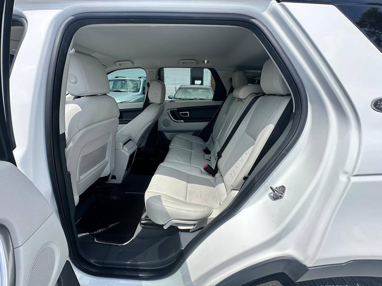 Used 2019 Land Rover Discovery Sport SE AWD/4WD image 12