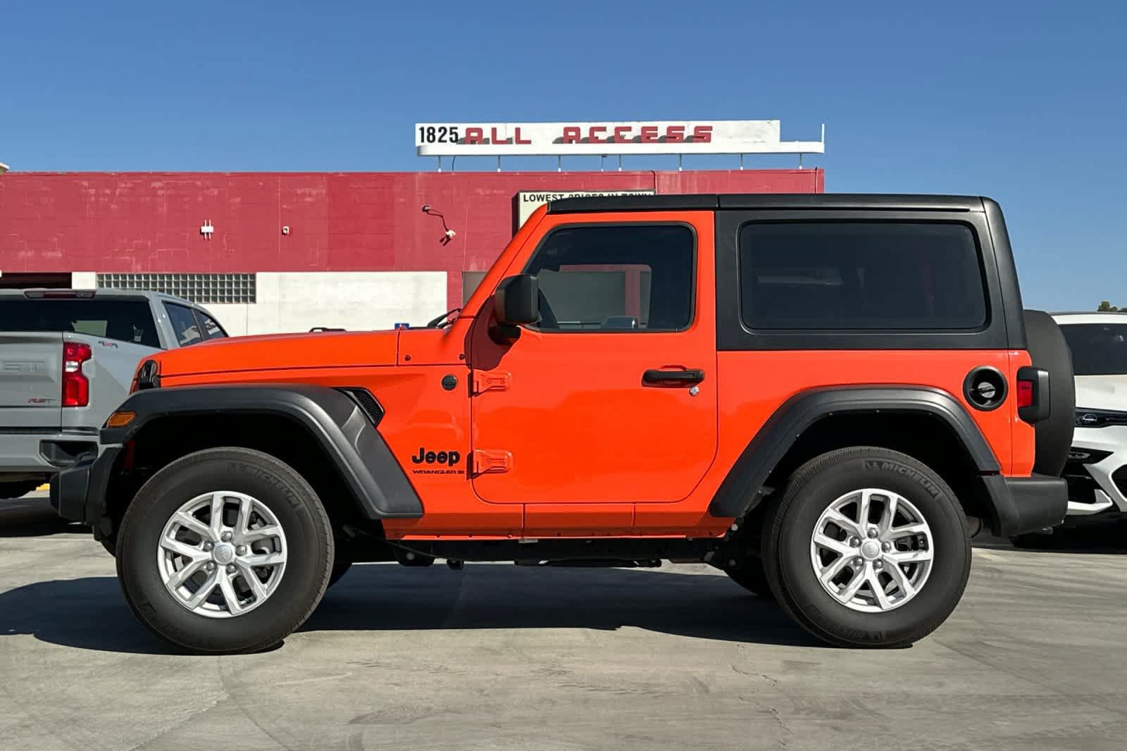 Used 2023 Jeep Wrangler Sport AWD/4WD image 5