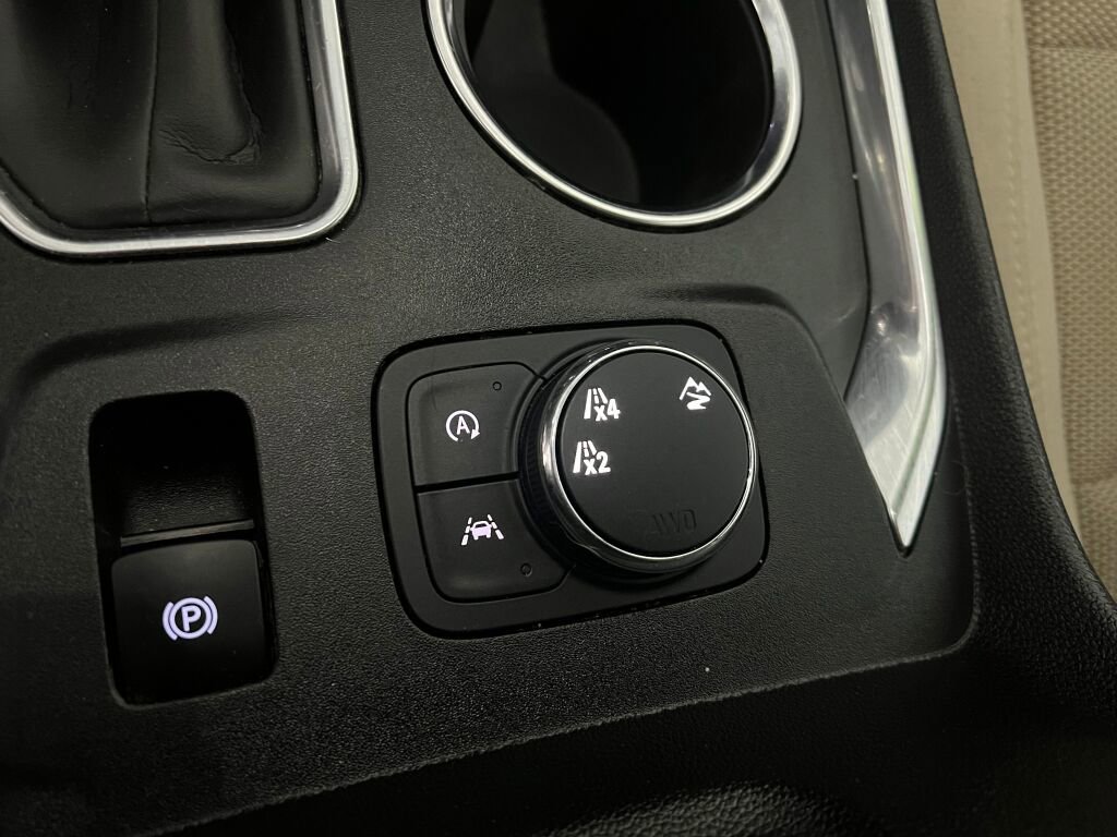 Used 2022 Chevrolet Traverse LS image 13