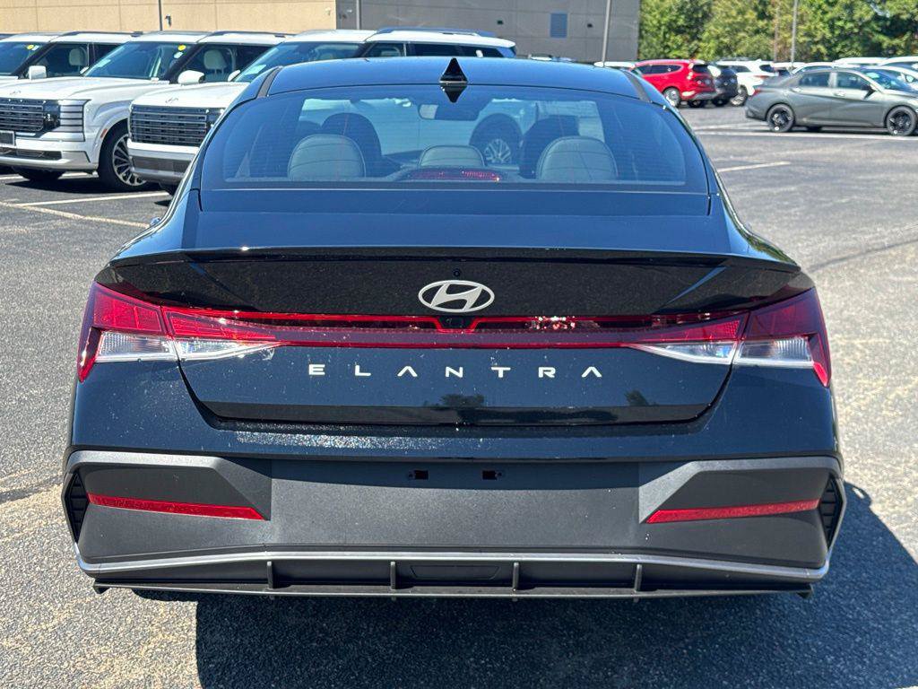 New 2026 Hyundai Elantra SEL Sport FWD image 7