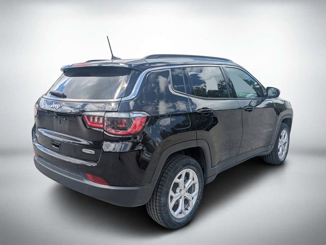 Used 2024 Jeep Compass Latitude AWD/4WD image 3