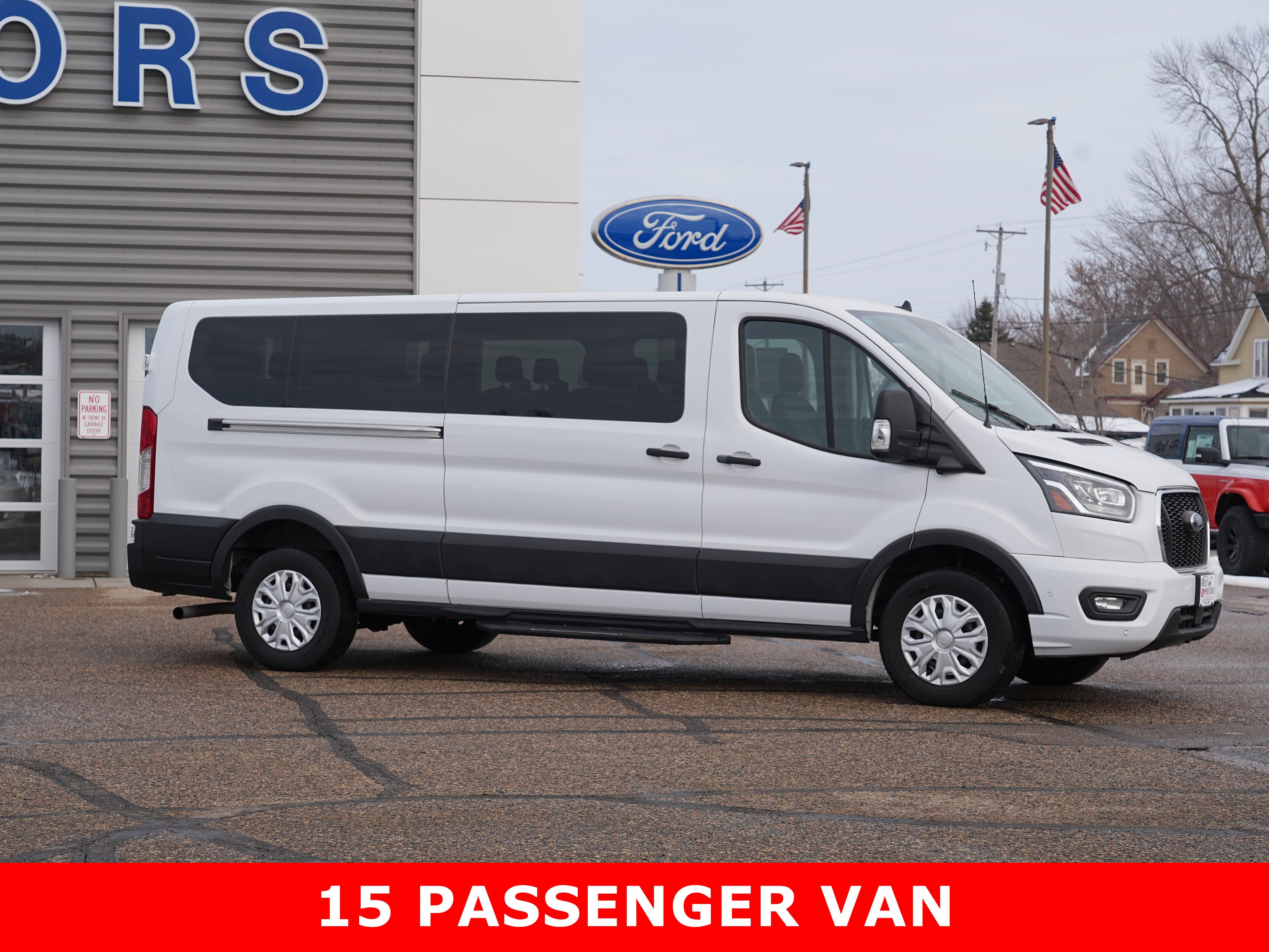 Used 2023 Ford Transit 350 XLT image 2