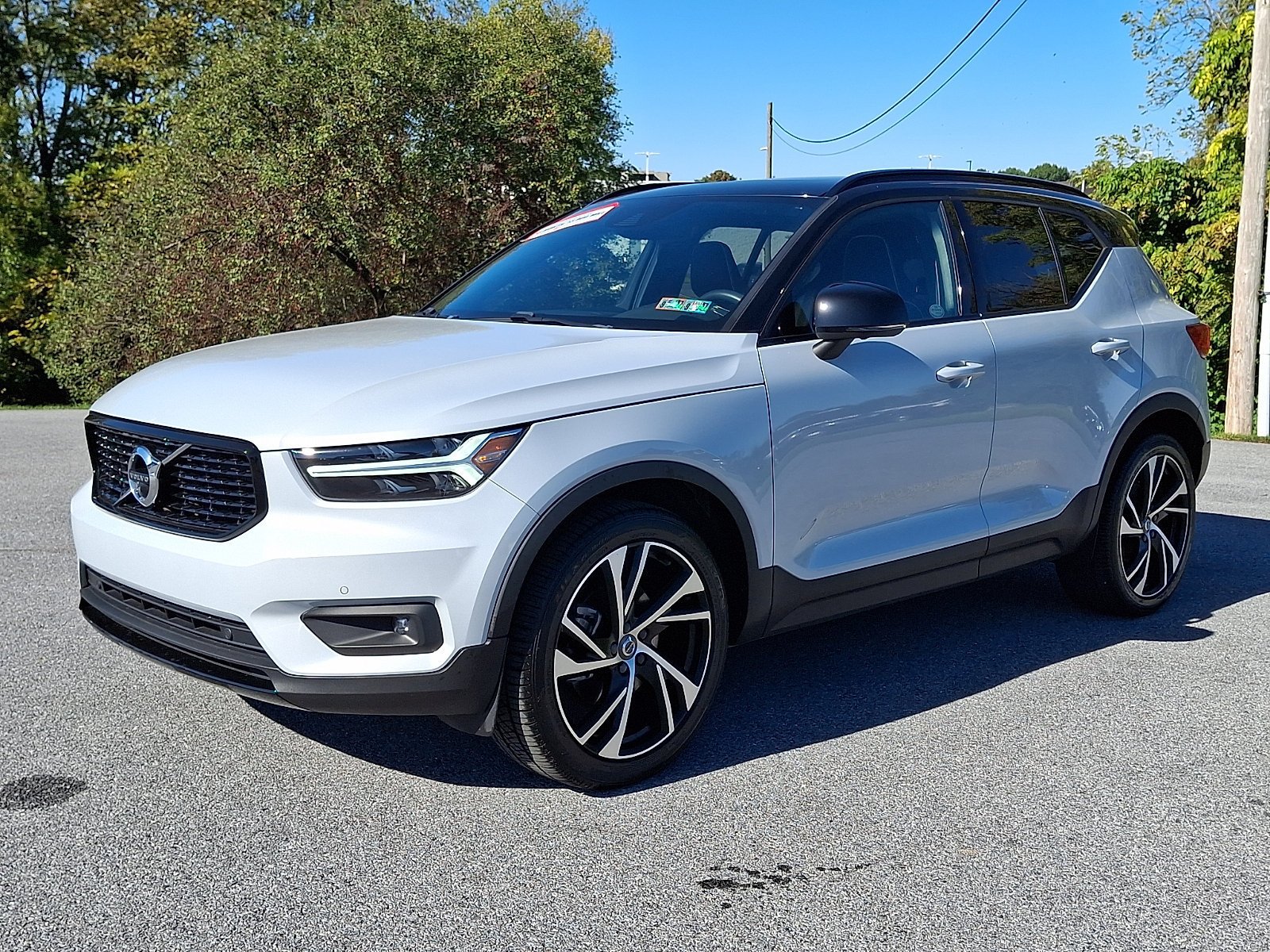 Used 2022 Volvo XC40 T5 R-Design w/ Advanced Package AWD/4WD image 3