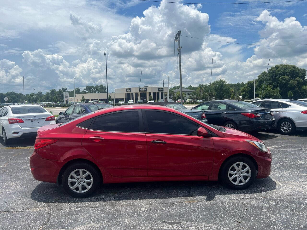 Used 2013 Hyundai Accent GLS image 3