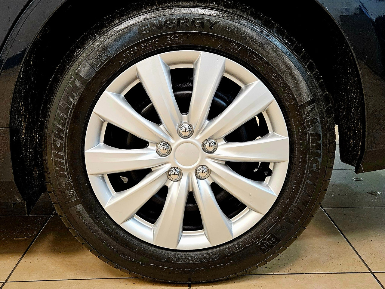 Used 2017 Toyota Camry LE image 28