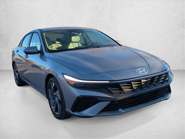 Used 2025 Hyundai Elantra Limited image 3