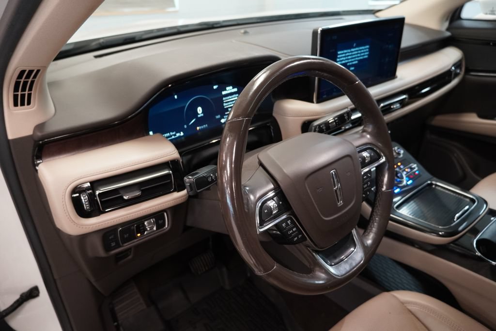 Used 2022 Lincoln Nautilus Reserve AWD/4WD image 6