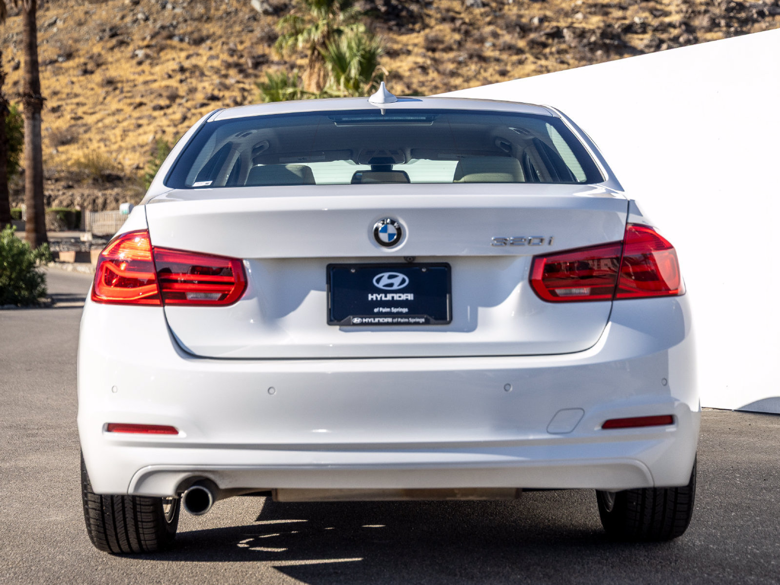Used 2017 BMW 320i Sedan RWD image 9