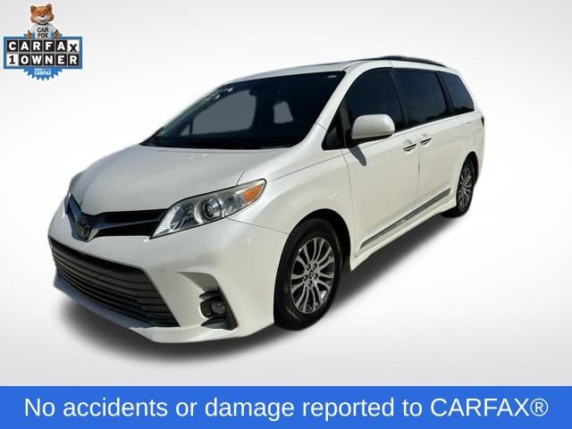 Used 2019 Toyota Sienna XLE w/ XLE Navigation Package FWD image 2
