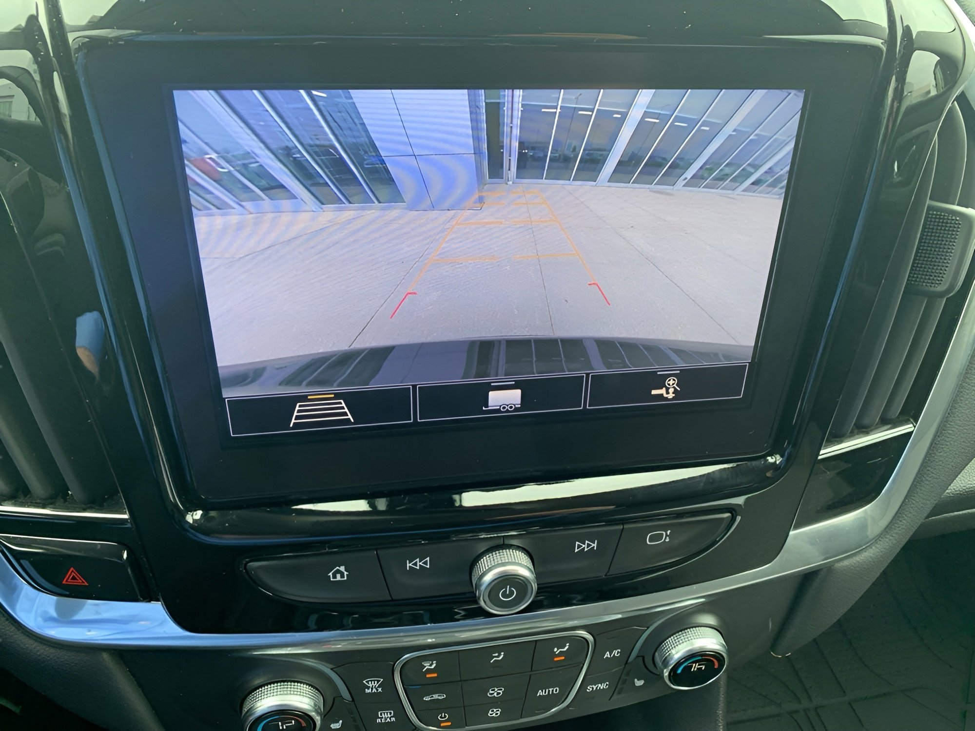 Used 2021 Chevrolet Traverse LT w/ LPO, Floor Liner Package image 18