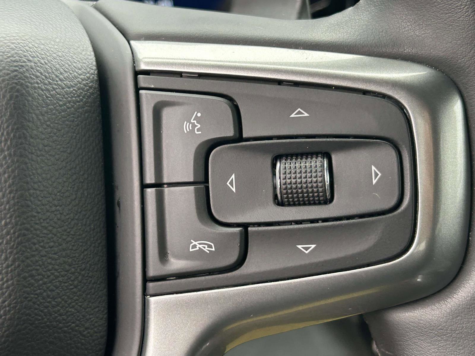 Used 2024 Chevrolet Silverado 1500 LTZ image 25