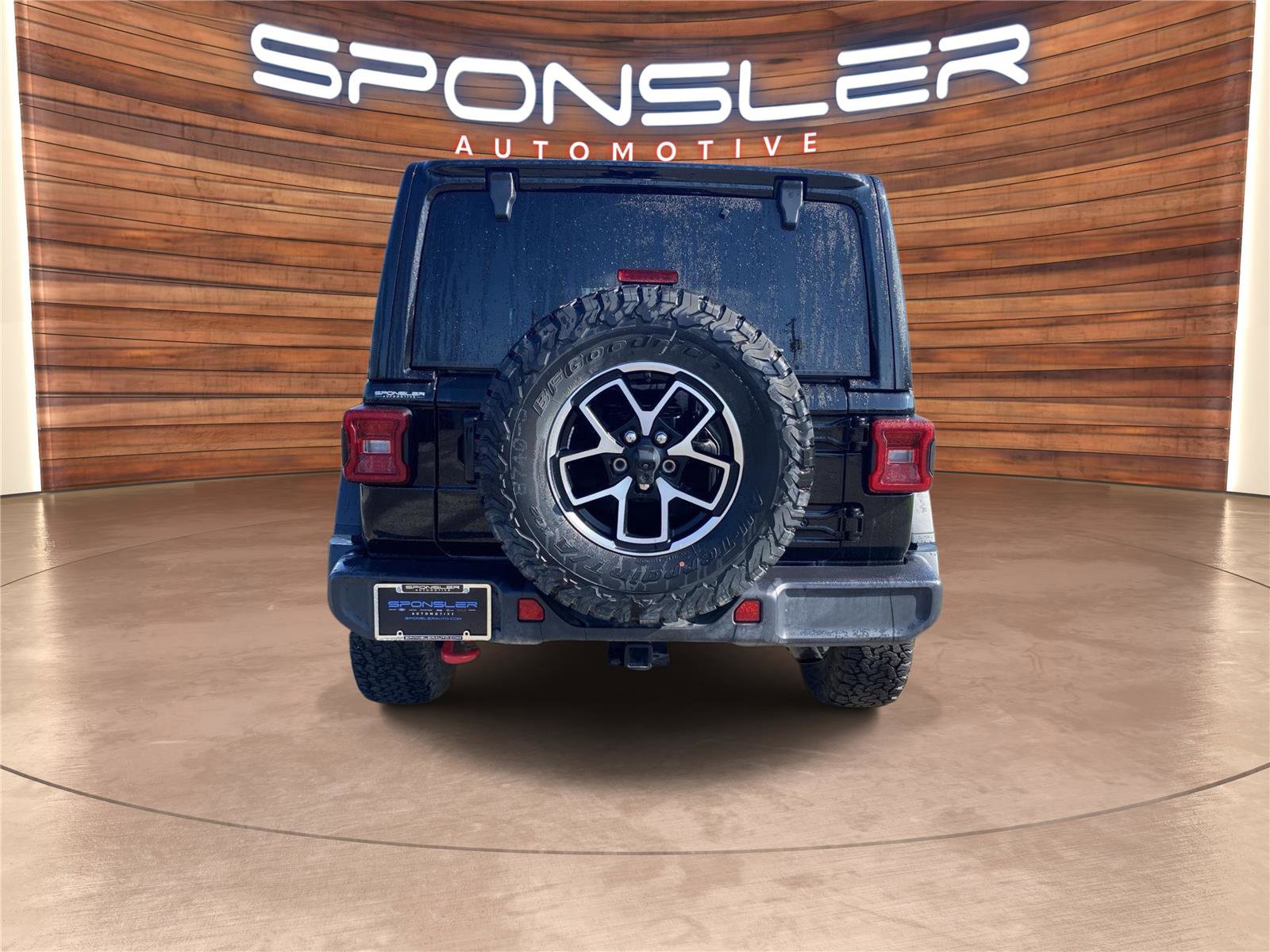 Used 2025 Jeep Wrangler Unlimited Rubicon w/ Convenience Group AWD/4WD image 6