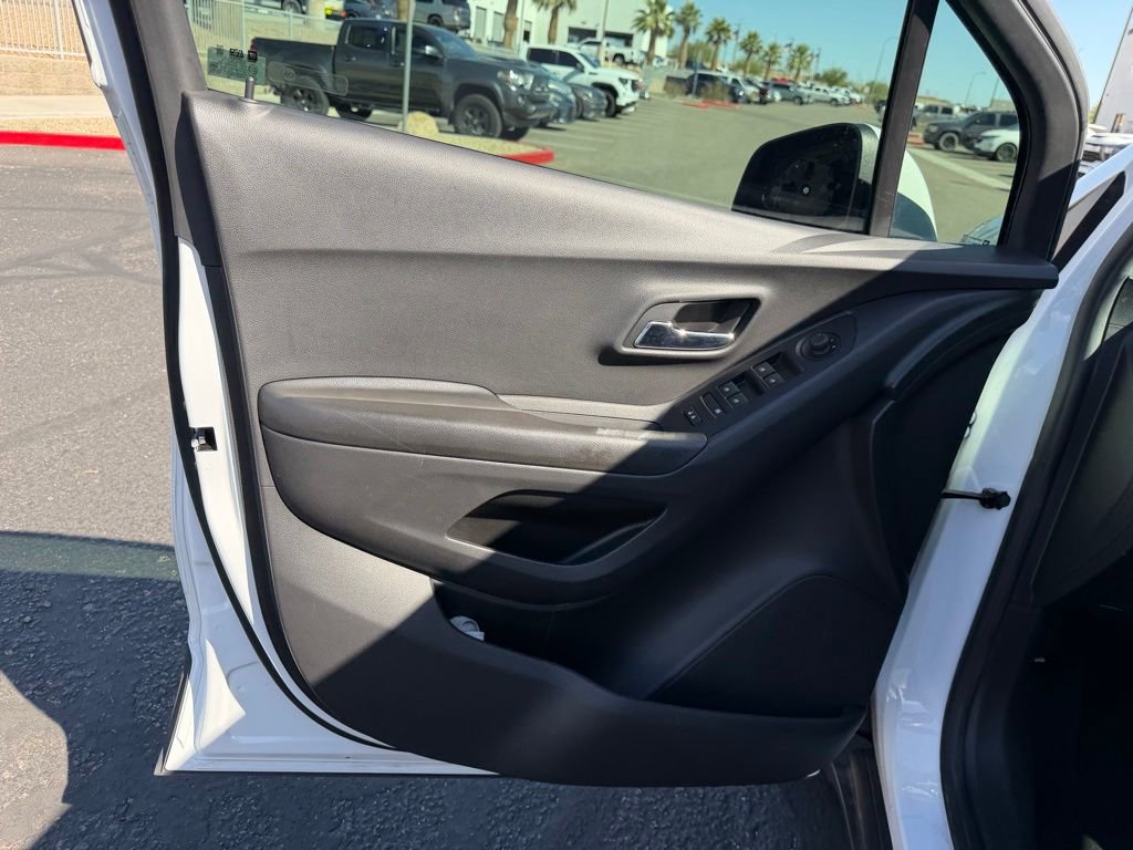 Used 2021 Chevrolet Trax LS w/ Tint and Cruise Package FWD image 15