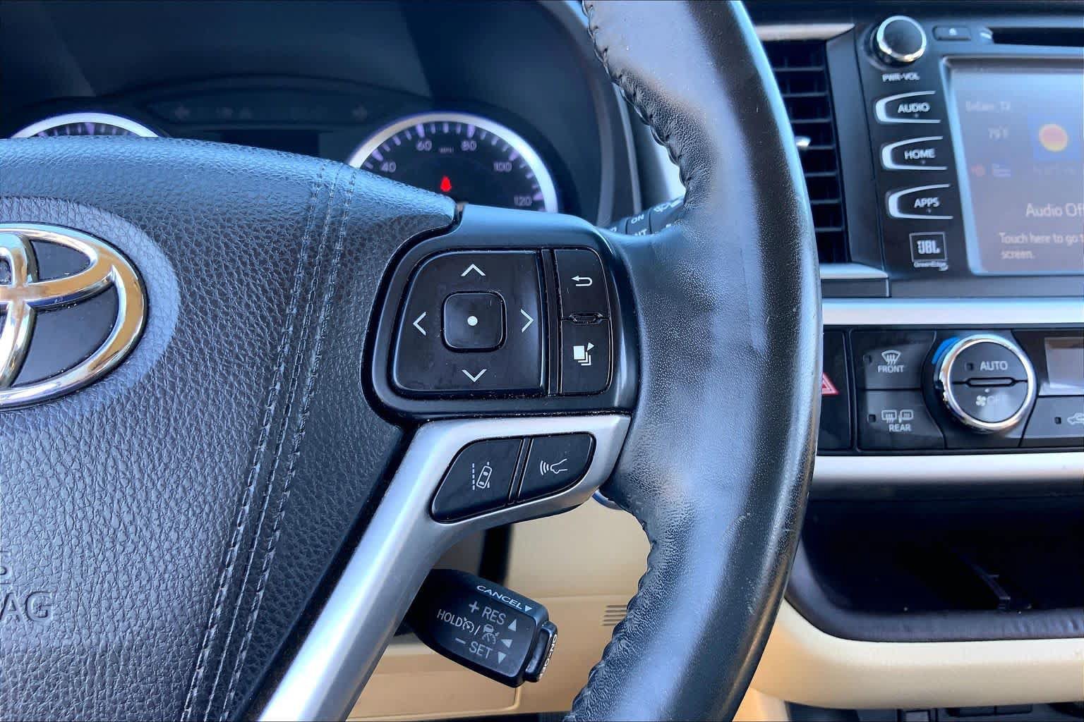 Used 2018 Toyota Highlander Limited Platinum FWD image 24