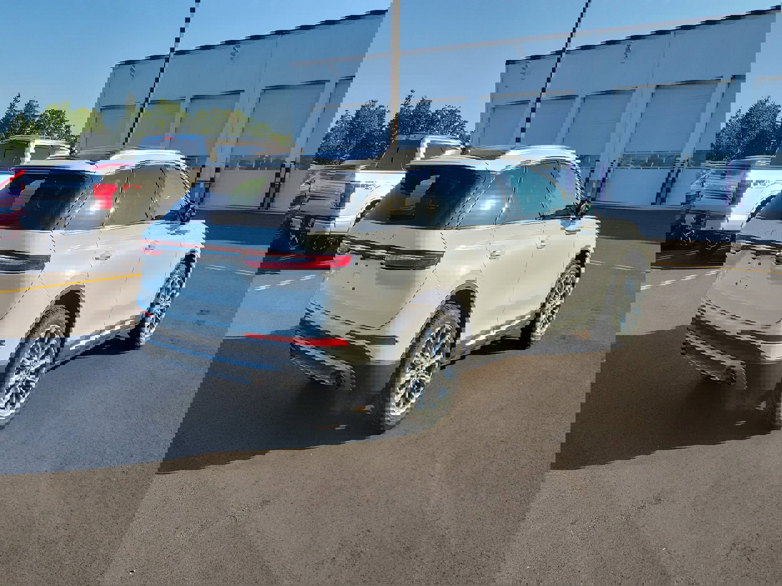 Used 2022 Lincoln Corsair AWD w/ Premium Package image 4