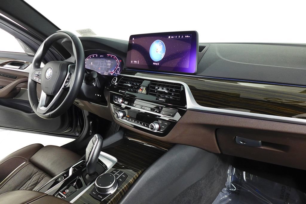 Certified 2023 BMW 530e w/ Premium Package image 13