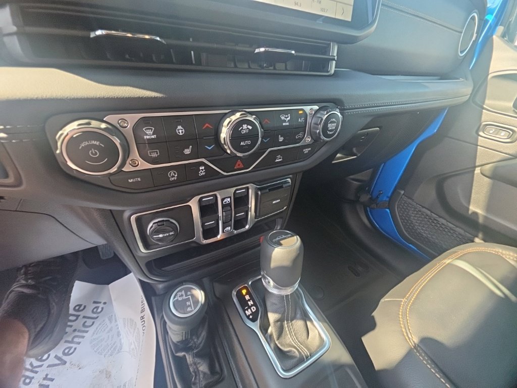 Used 2025 Jeep Gladiator Sport AWD/4WD image 21
