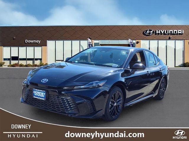 Used 2025 Toyota Camry SE FWD image 1