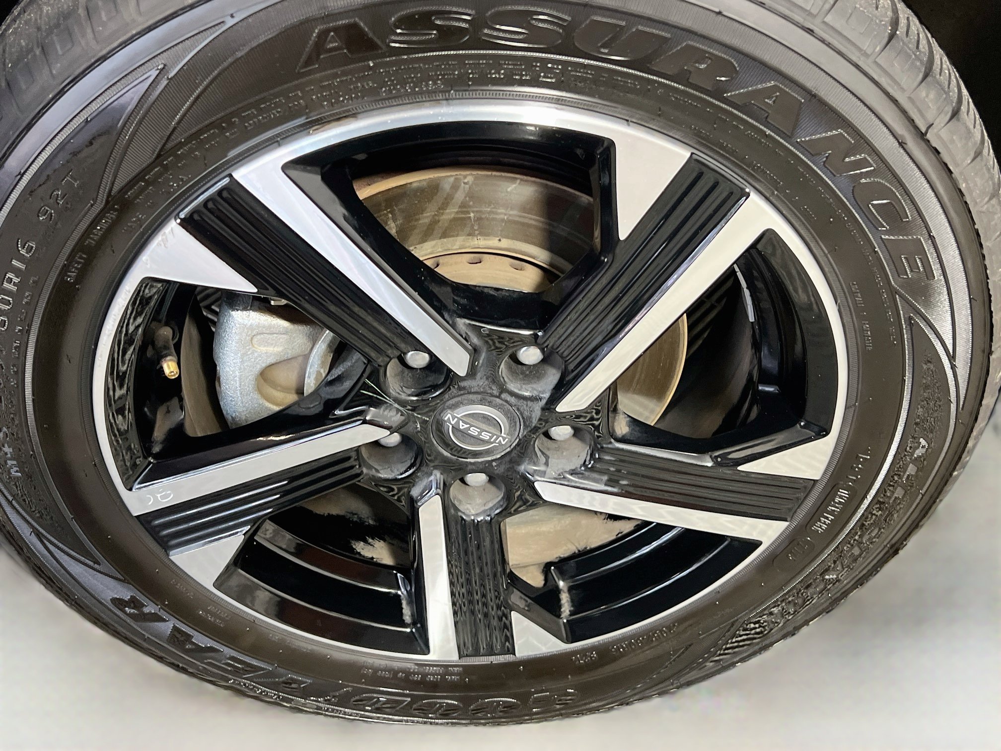 Used 2025 Nissan Sentra SV FWD image 14