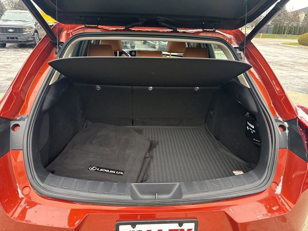 Used 2019 Lexus UX 200 image 25