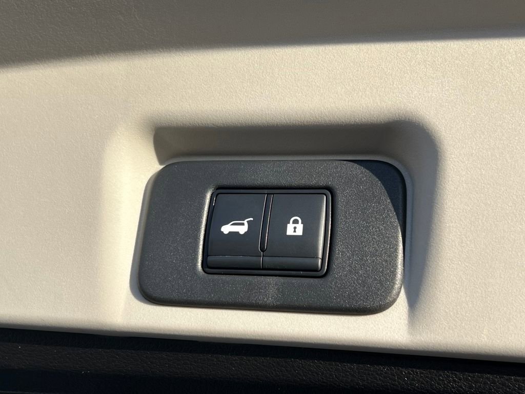 Used 2023 Nissan Ariya image 17