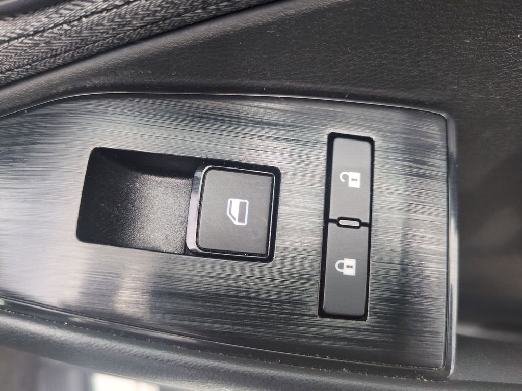 Used 2023 Nissan Rogue S FWD image 32