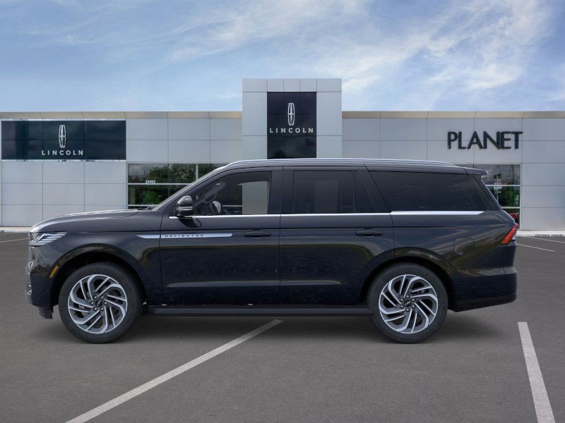 New 2026 Lincoln Navigator Premiere image 3