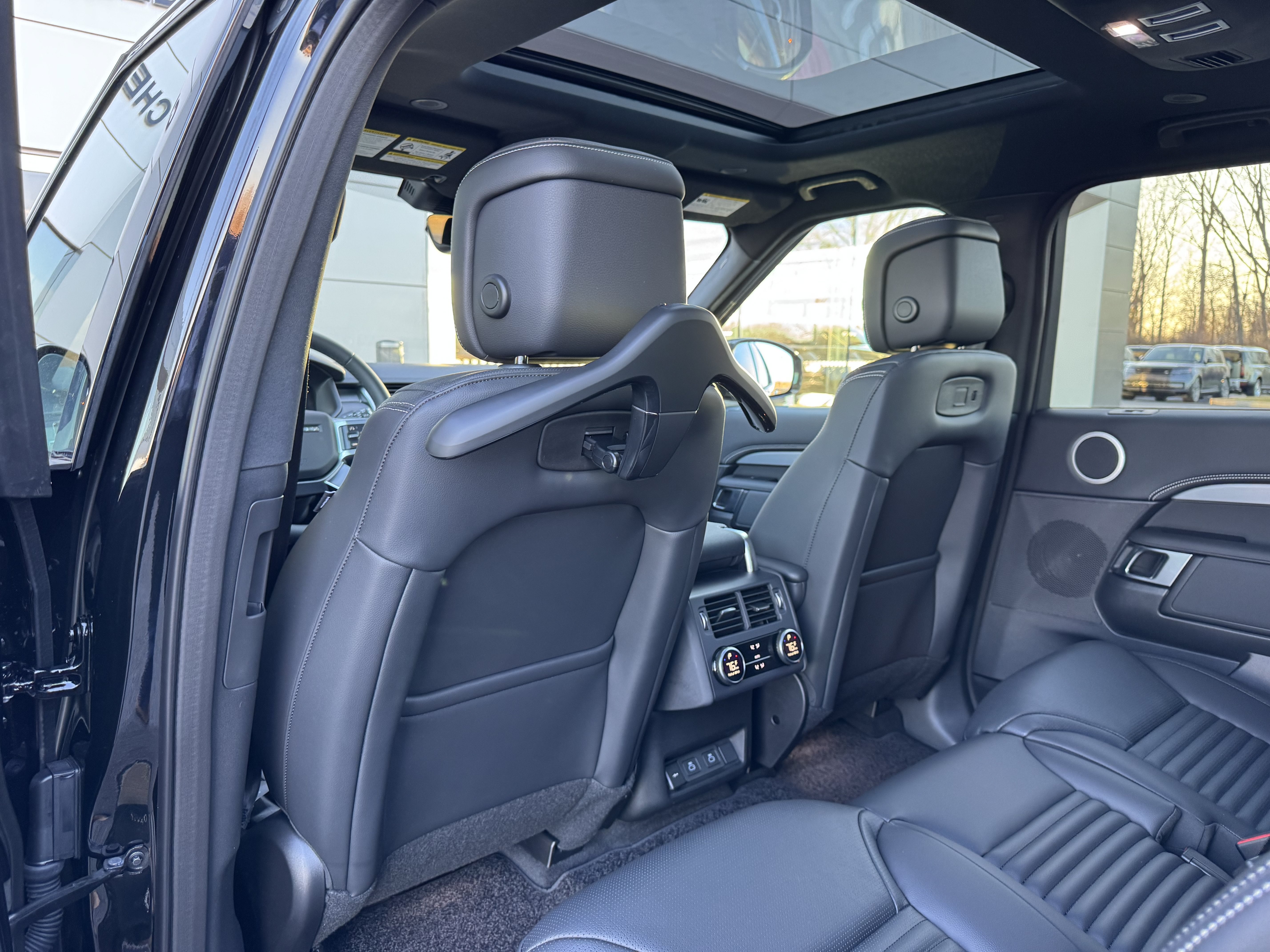 New 2026 Land Rover Discovery Limited Edition AWD/4WD image 27