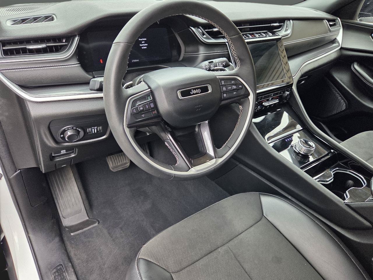 Used 2023 Jeep Grand Cherokee Altitude AWD/4WD image 11