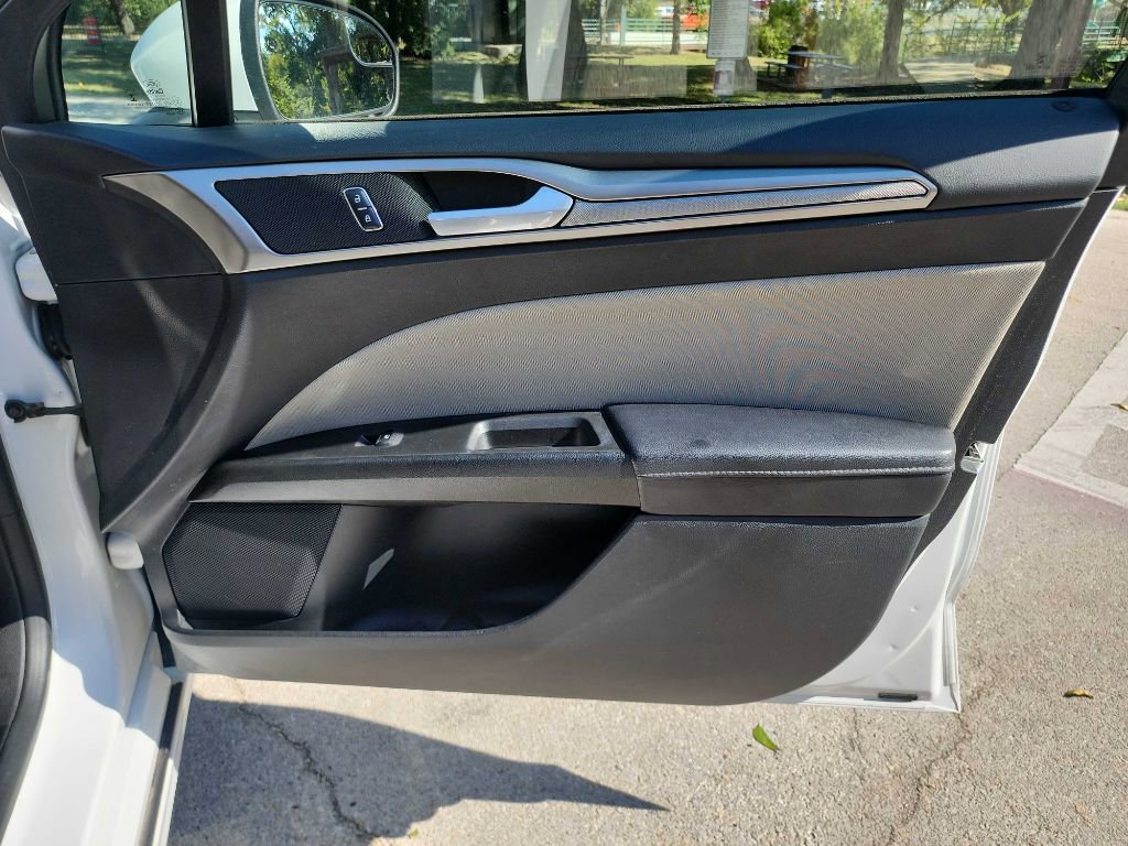 Used 2018 Ford Fusion S image 33
