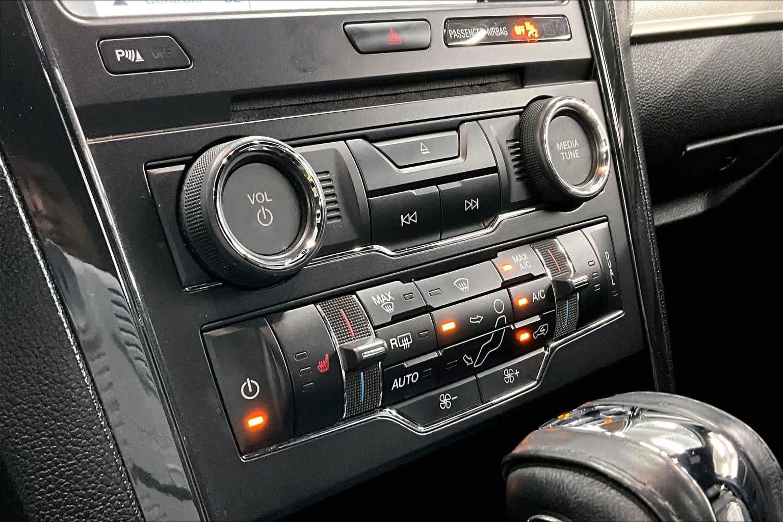 Used 2018 Ford Explorer XLT w/ Equipment Group 202A FWD image 29
