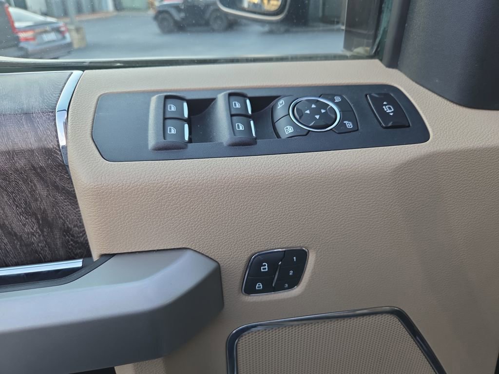 Used 2019 Ford F250 Lariat w/ Chrome Package image 12