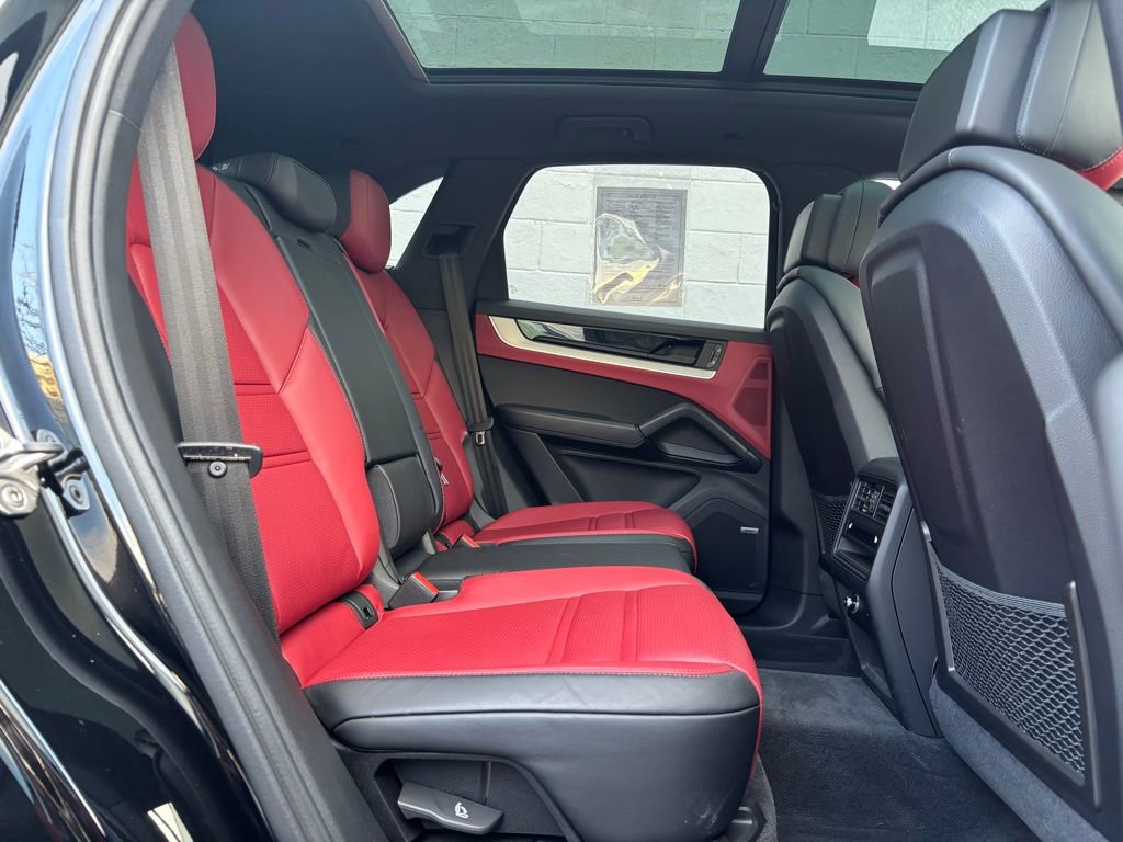 Certified 2024 Porsche Cayenne image 15