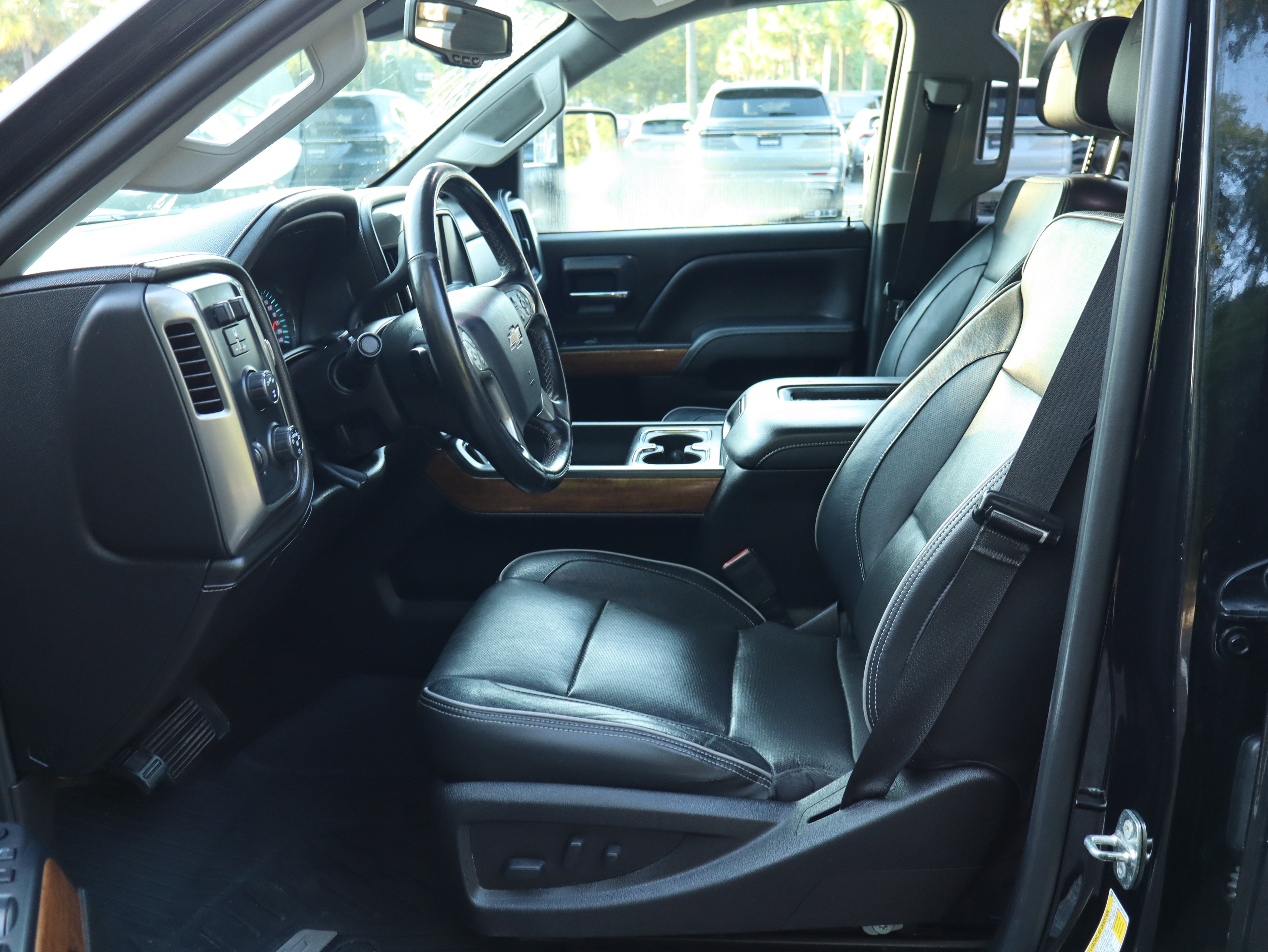 Used 2018 Chevrolet Silverado 2500 High Country w/ Duramax Plus Package AWD/4WD image 24
