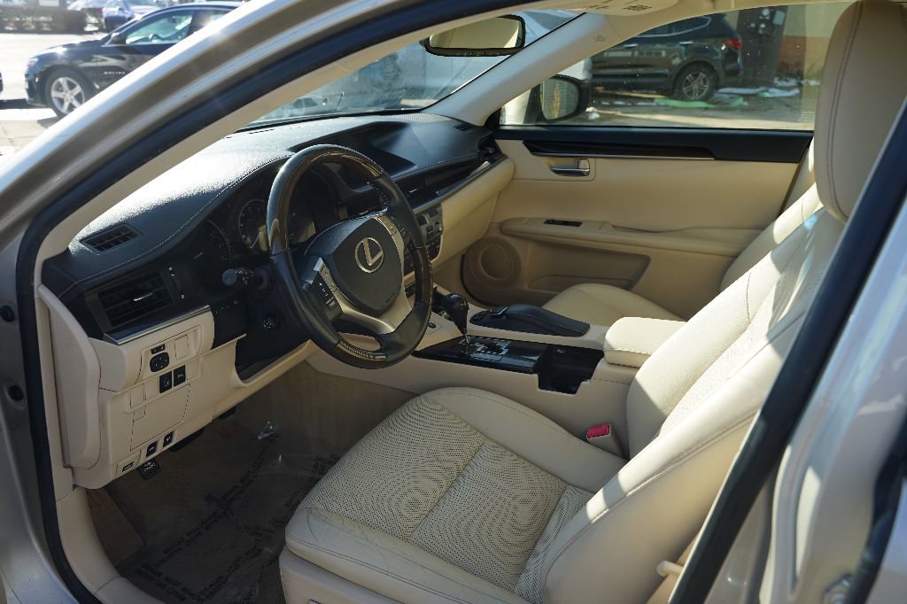 Used 2013 Lexus ES 350 w/ Luxury Pkg FWD image 7
