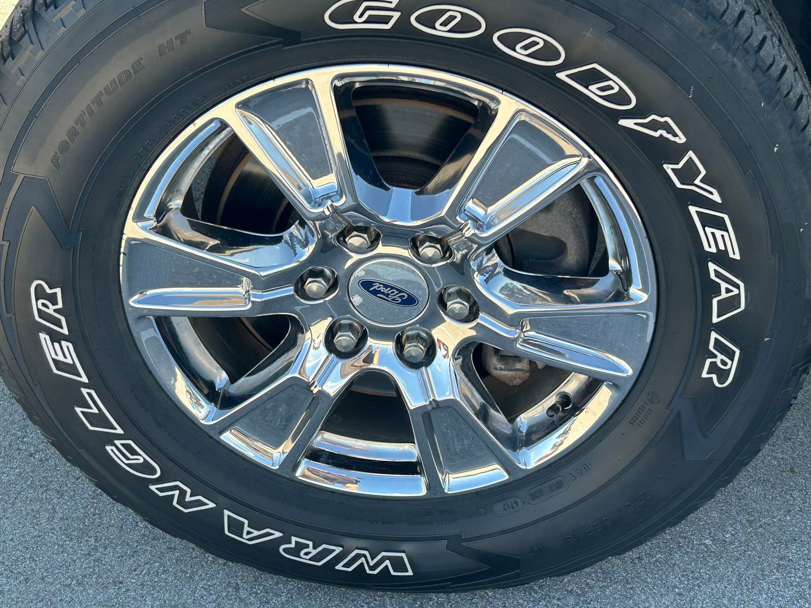 Used 2015 Ford F150 XLT w/ Equipment Group 302A Luxury image 9
