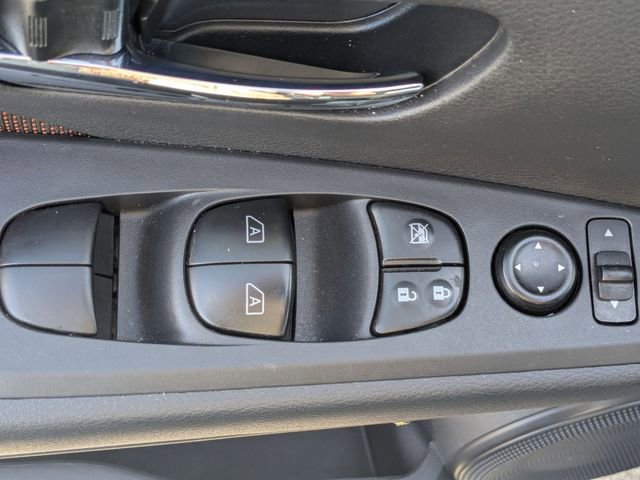 Used 2024 Nissan Kicks SR image 12