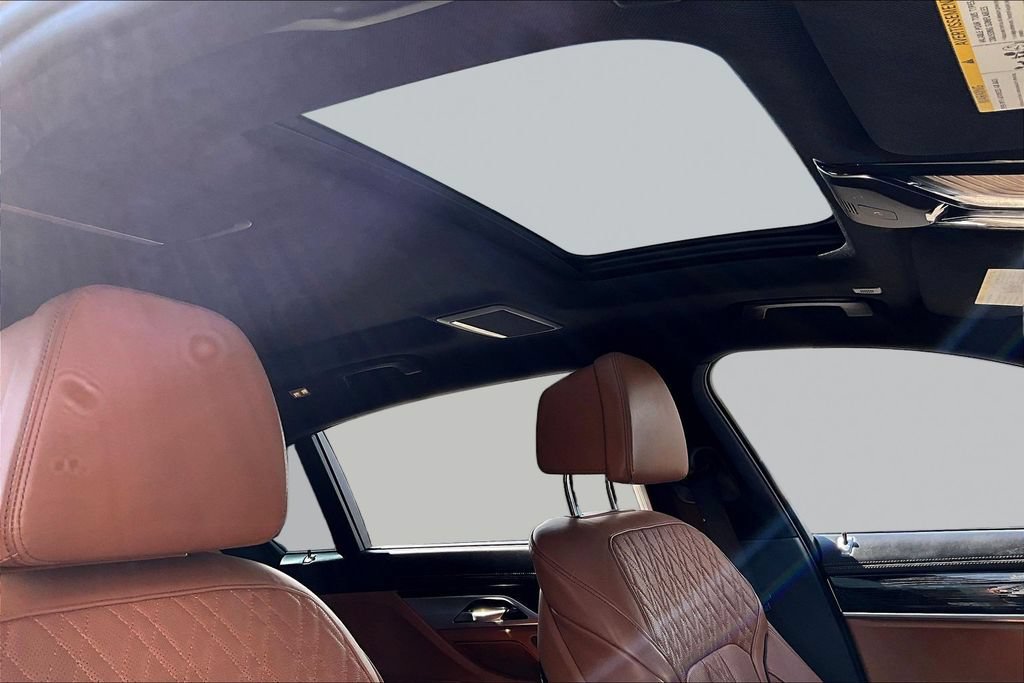 Used 2020 BMW 740i w/ M Sport Package RWD image 27