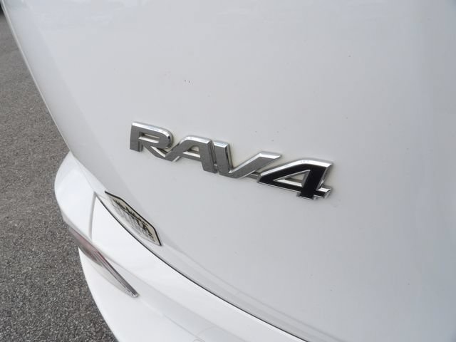 Used 2018 Toyota RAV4 SE w/ Power Extra Value Package AWD/4WD image 12