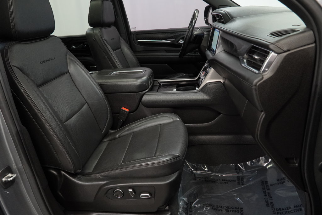 Used 2021 GMC Yukon XL Denali w/ Denali Premium Package AWD/4WD image 34
