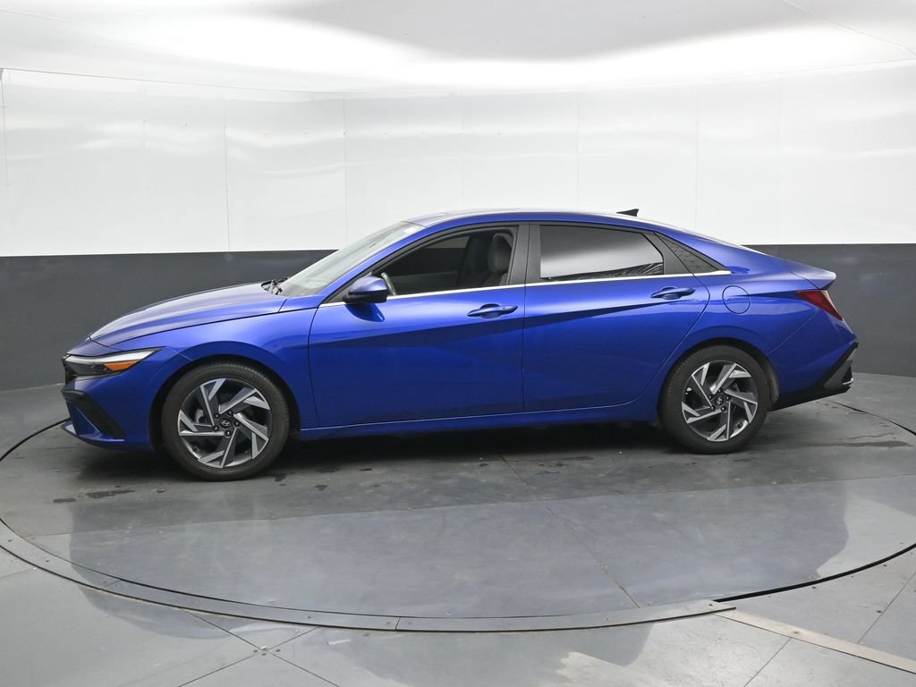 Used 2025 Hyundai Elantra SEL FWD image 8