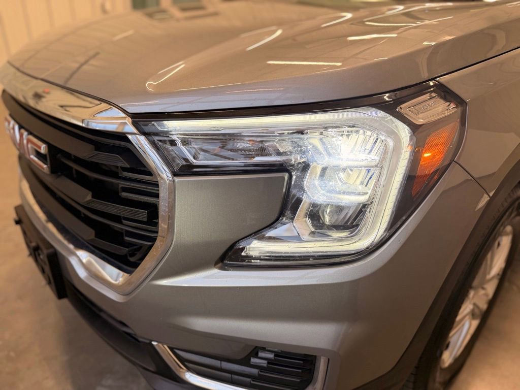 Used 2024 GMC Terrain SLE image 32