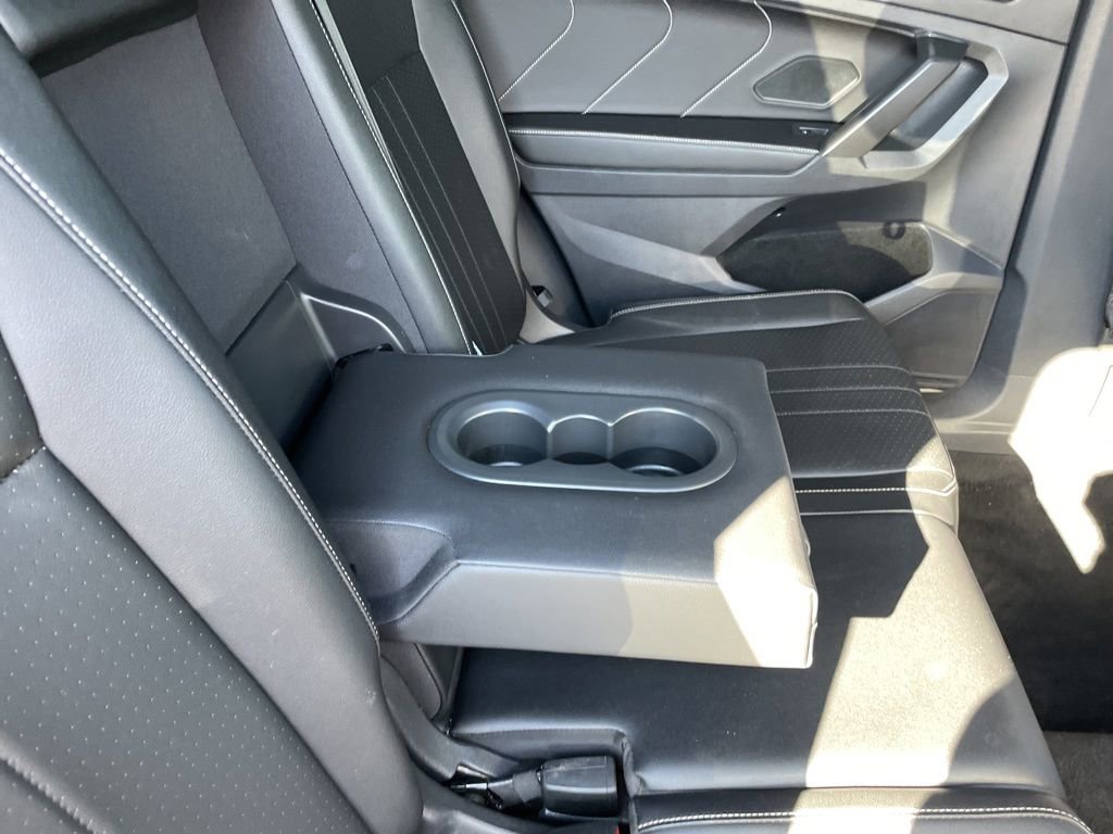 Used 2022 Volkswagen Tiguan SE R-Line image 34