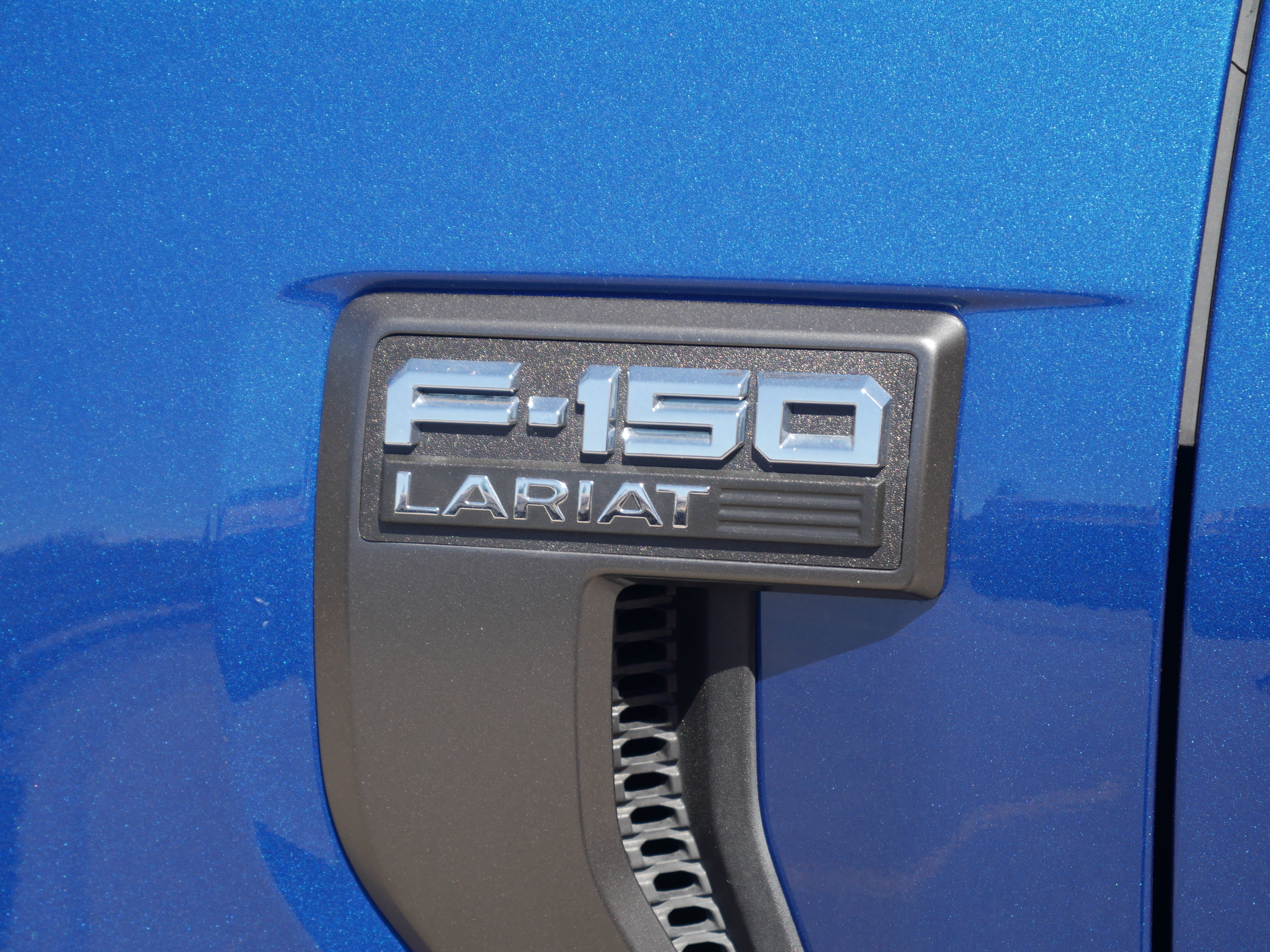 Used 2023 Ford F150 Lariat w/ FX4 Off-Road Package AWD/4WD image 18