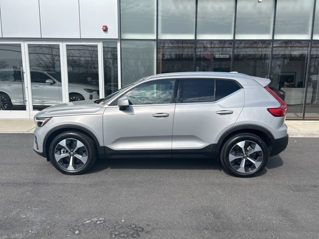 Certified 2025 Volvo XC40 B5 Plus AWD/4WD video 2