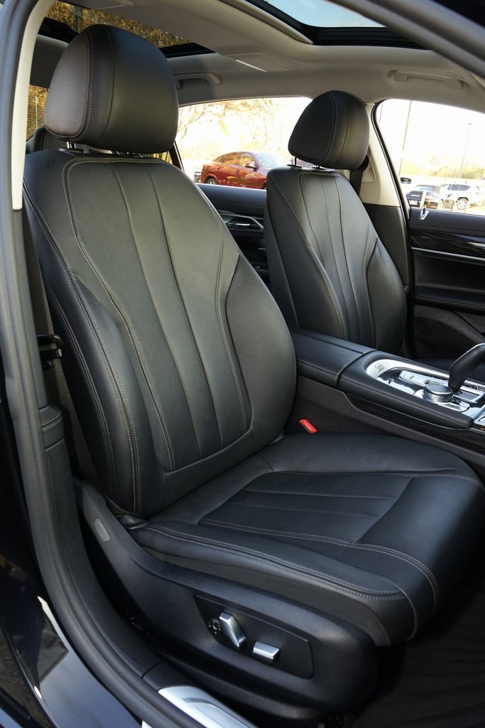Used 2018 BMW 740i image 4