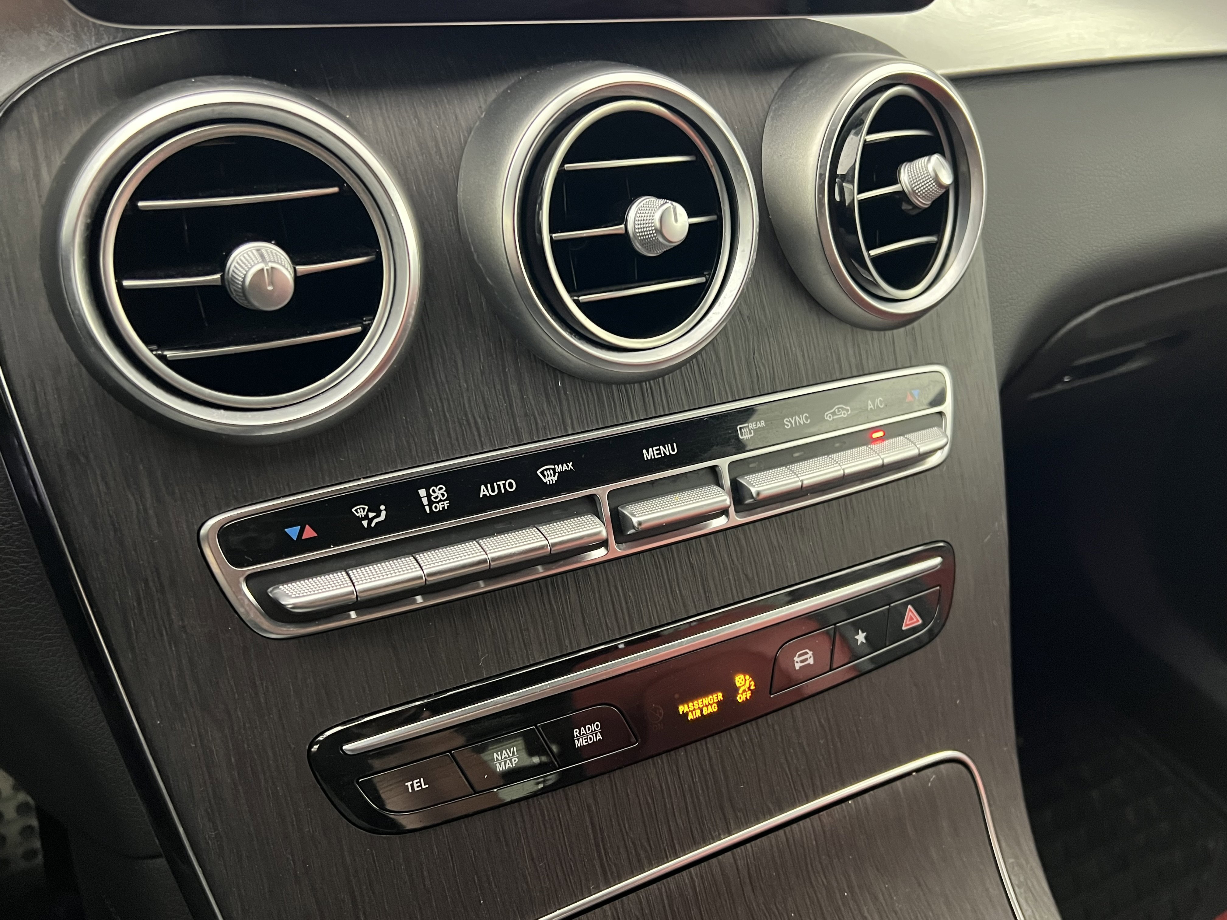 Used 2020 Mercedes-Benz GLC 300 4MATIC Coupe image 31