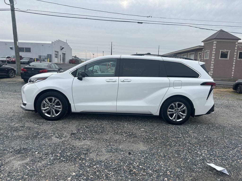 Used 2023 Toyota Sienna XSE image 2