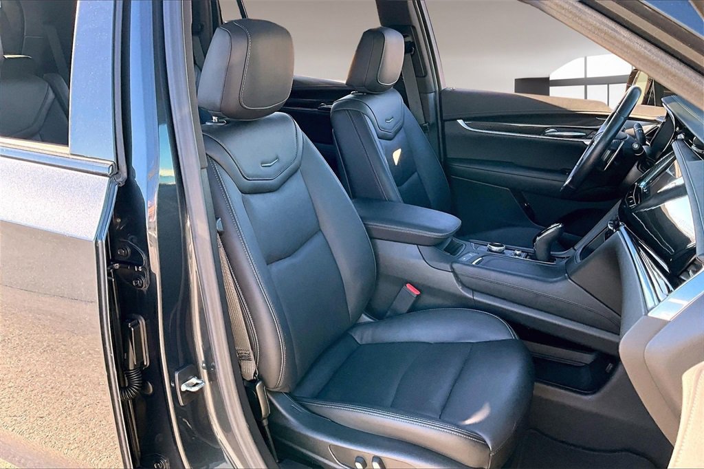 Certified 2023 Cadillac XT6 Sport w/ LPO, ONYX Package image 7