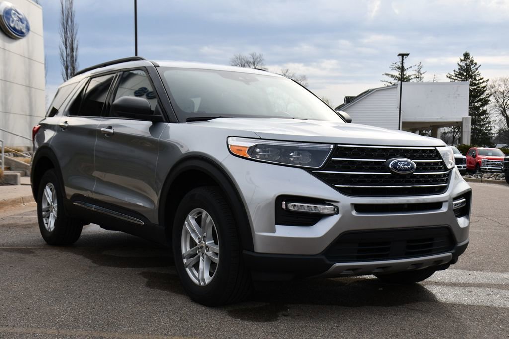 Used 2023 Ford Explorer XLT w/ Equipment Group 202A AWD/4WD image 9